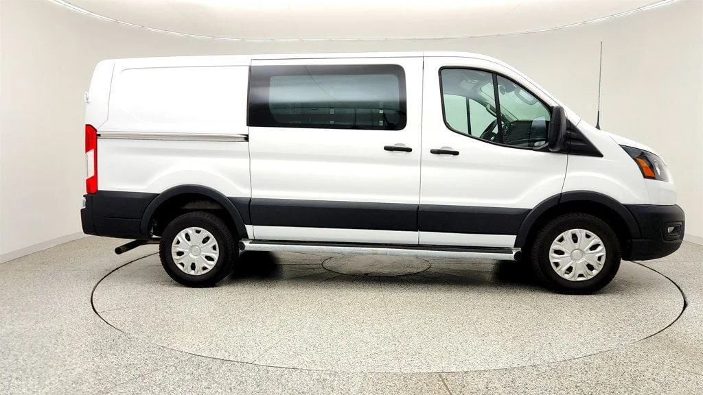 Used 2025 Oxford White Ford T-250 130"" Low Rf 9070 GVWR RWD image 4