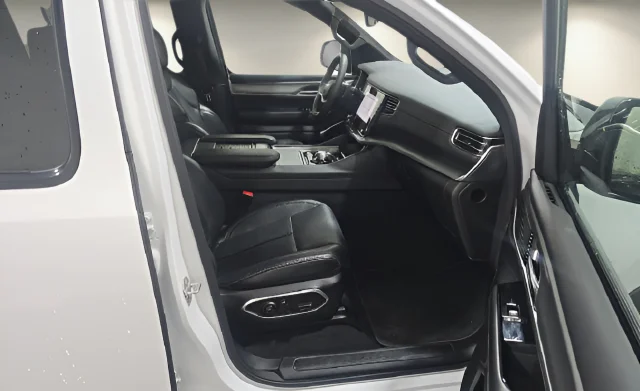 Used 2024 White Jeep Series II image 8
