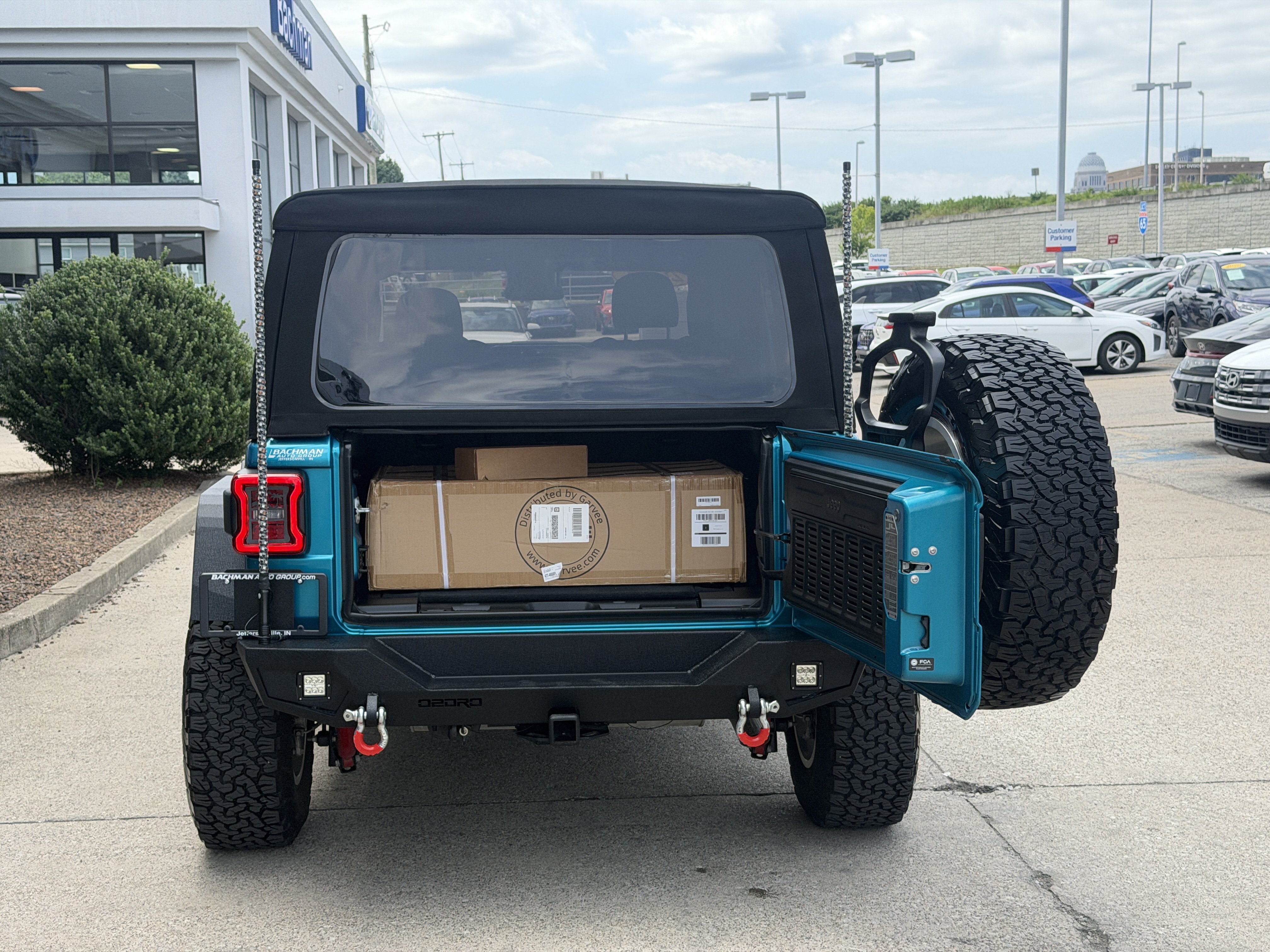 Used 2024 Bikini Pearl Coat Jeep Rubicon image 11