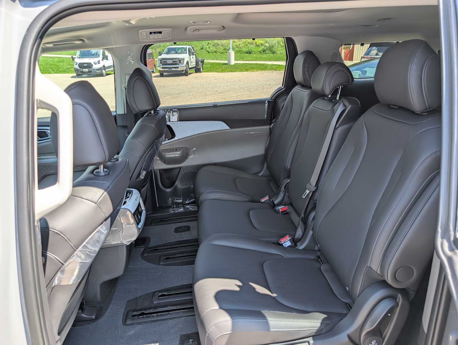 New 2027 Ceramic Silver Kia SX image 19