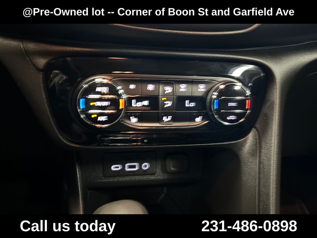 Used 2020 White Buick Essence image 19