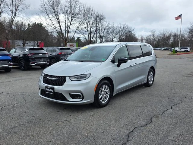 Used 2024 Silver Mist Clearcoat Chrysler Touring L image 4