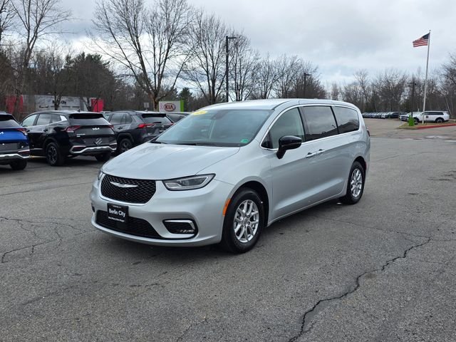 Used 2024 Silver Chrysler Touring L image 4