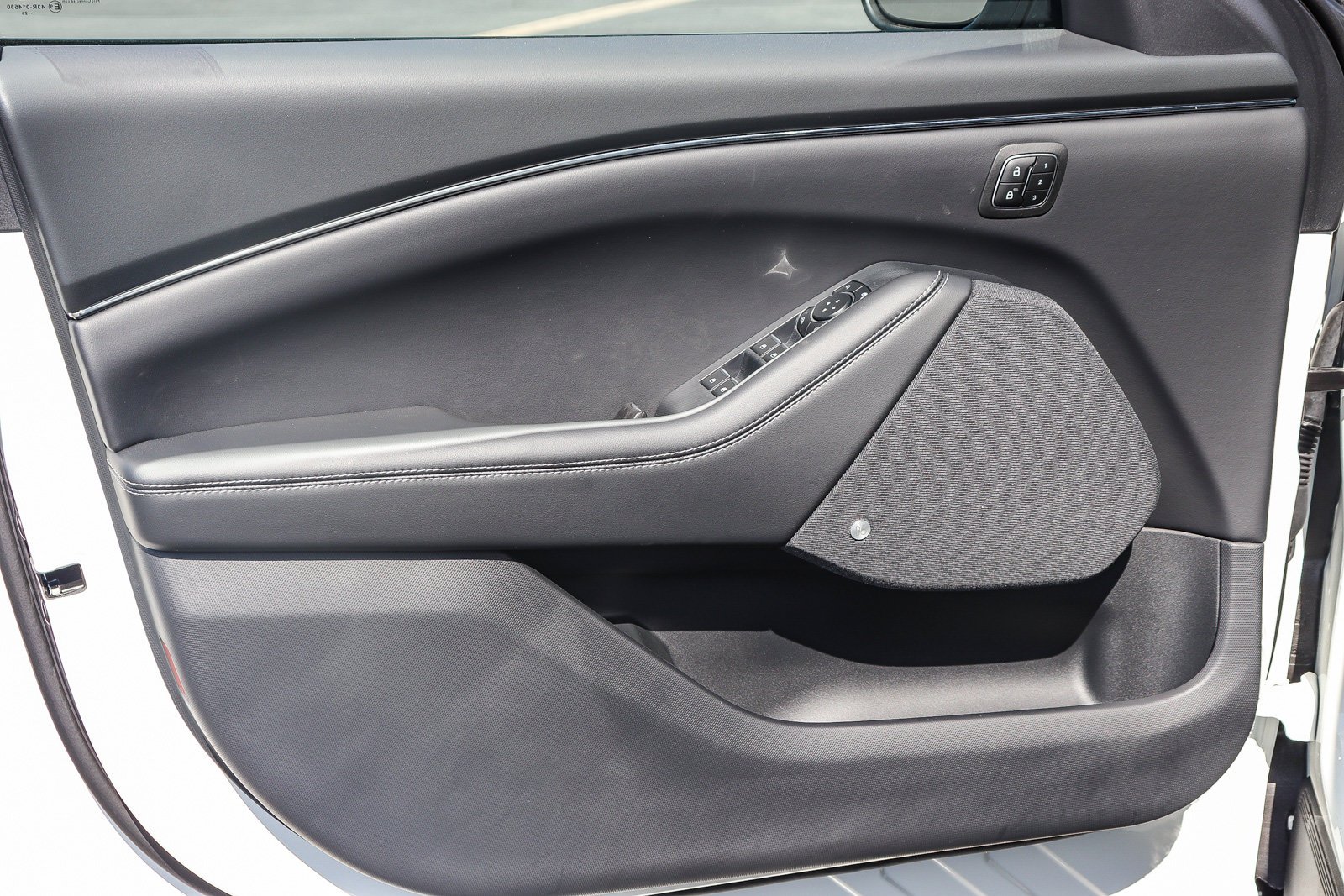 New 2026 Star White Metallic Tri-coat Ford Premium image 22