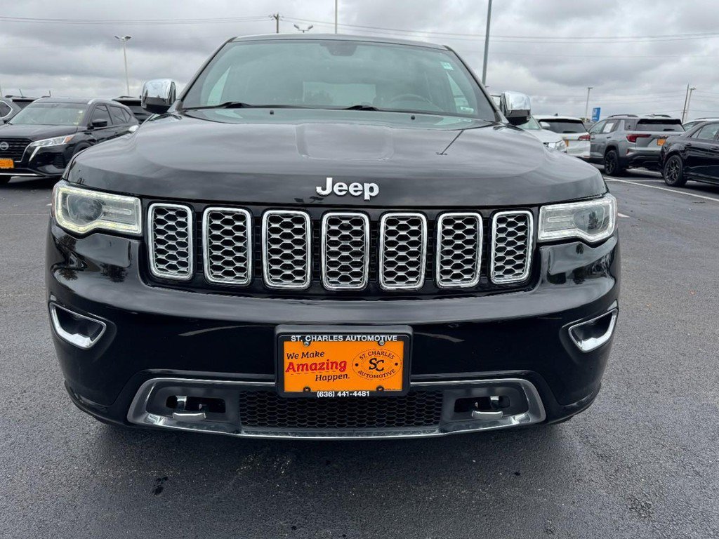 Used 2018 Diamond Black Crystal Pearlcoat Jeep Overland image 9