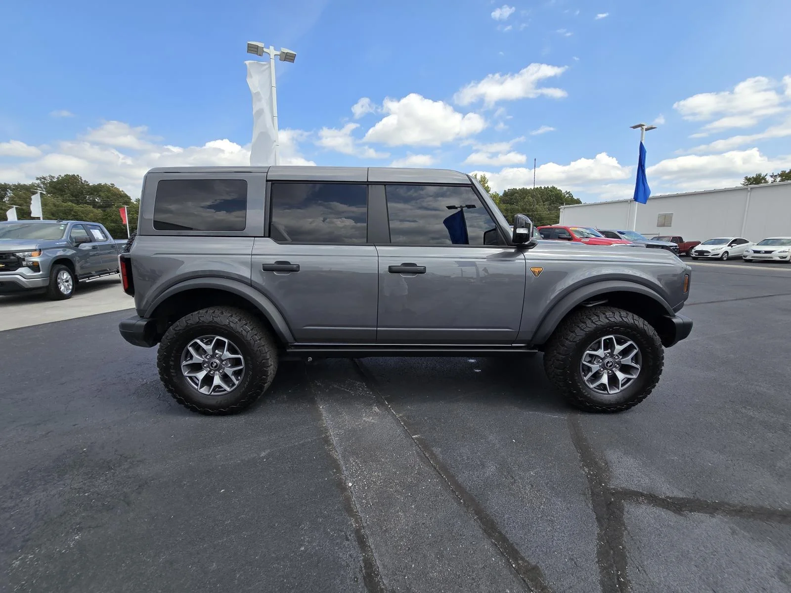 Used 2025 Gray Ford Badlands image 8