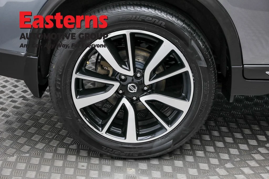 Used 2019 Gray Nissan SL image 32