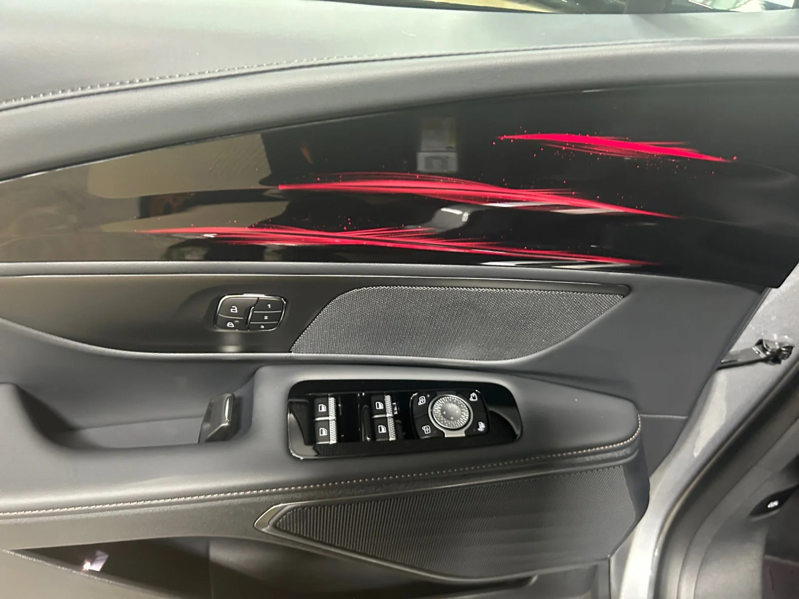 New 2026 Silver Radiance Metallic Clearcoat Lincoln Premiere image 17