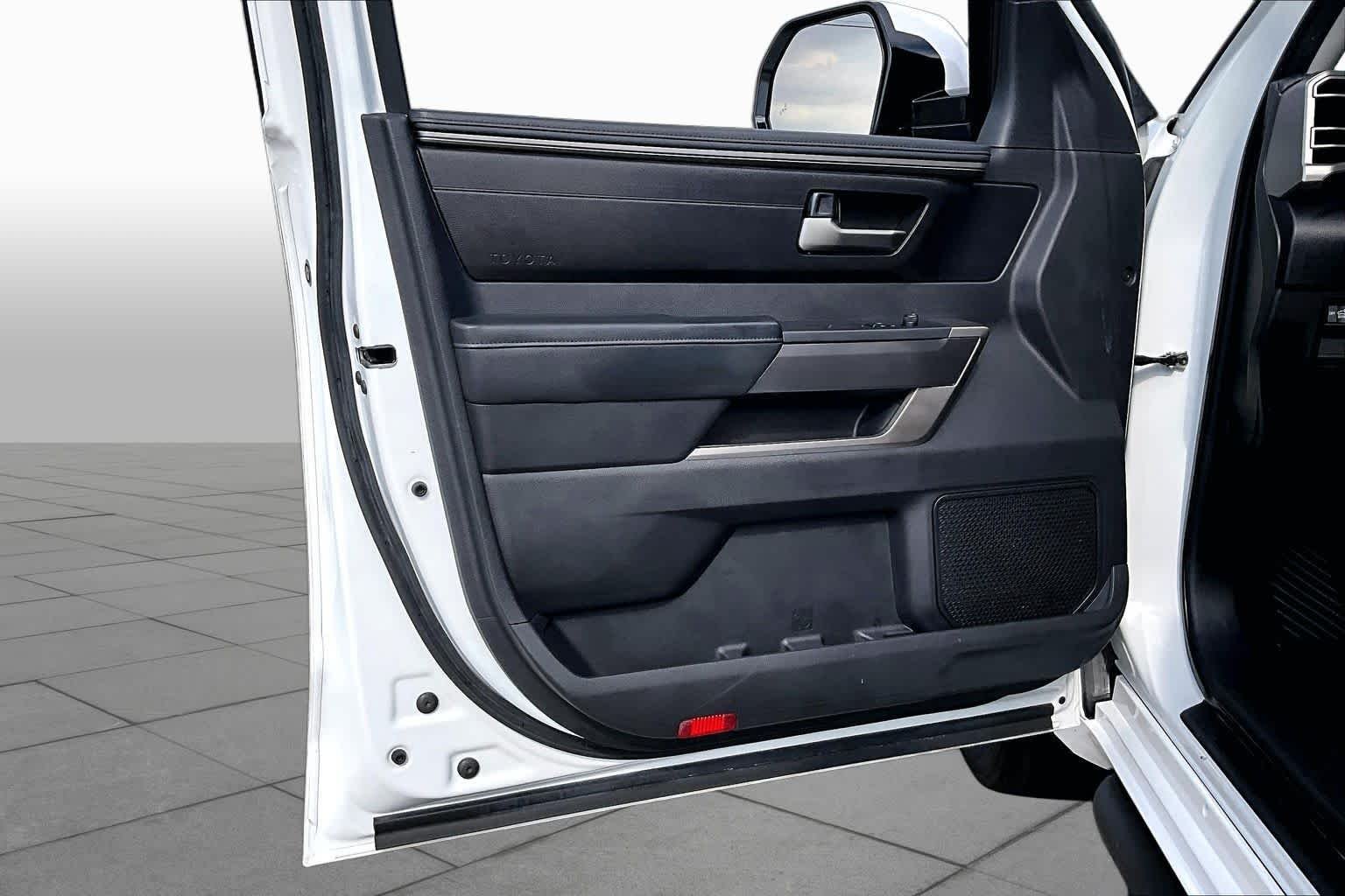 Used 2022 White Toyota SR5 image 22