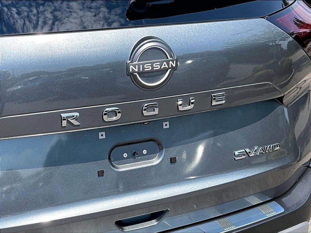 Used 2023 Gray Nissan SV image 28