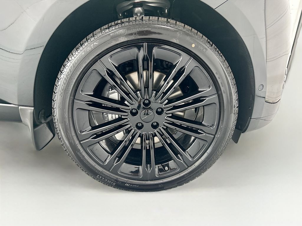 New 2026 Santorini Black Land Rover SE image 31