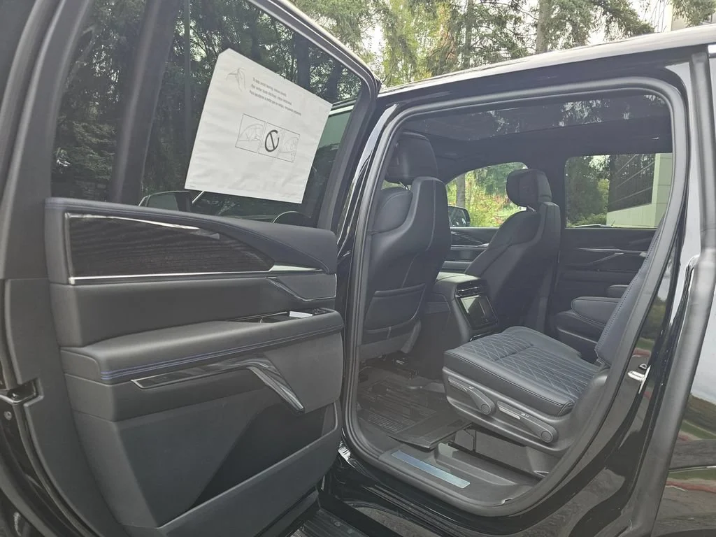 2026 Cadillac Escalade IQ Luxury - Photo 18