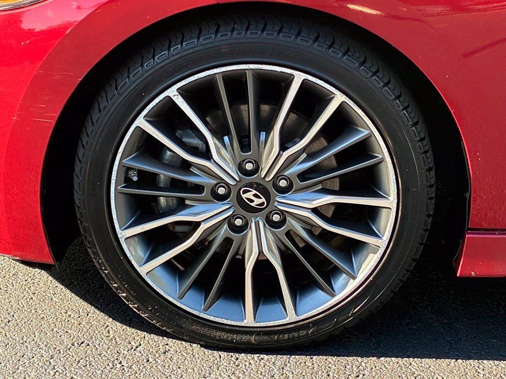 Used 2017 Red Hyundai Sport image 14