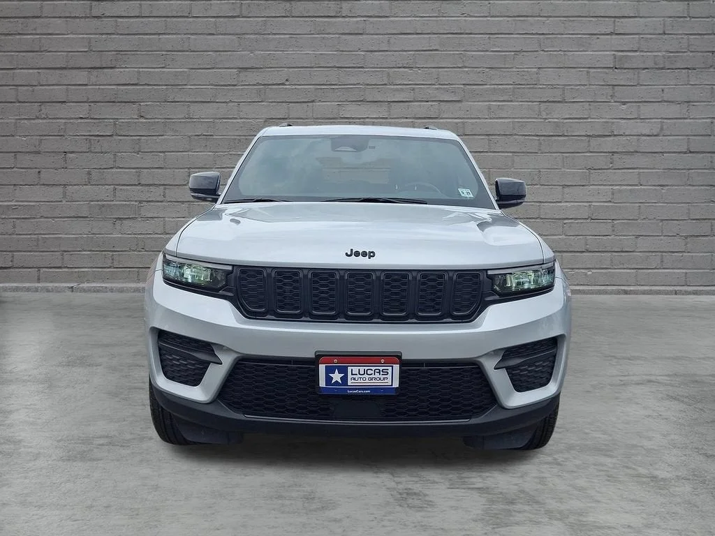 Used 2024 Silver Jeep Altitude X 4x4 image 45