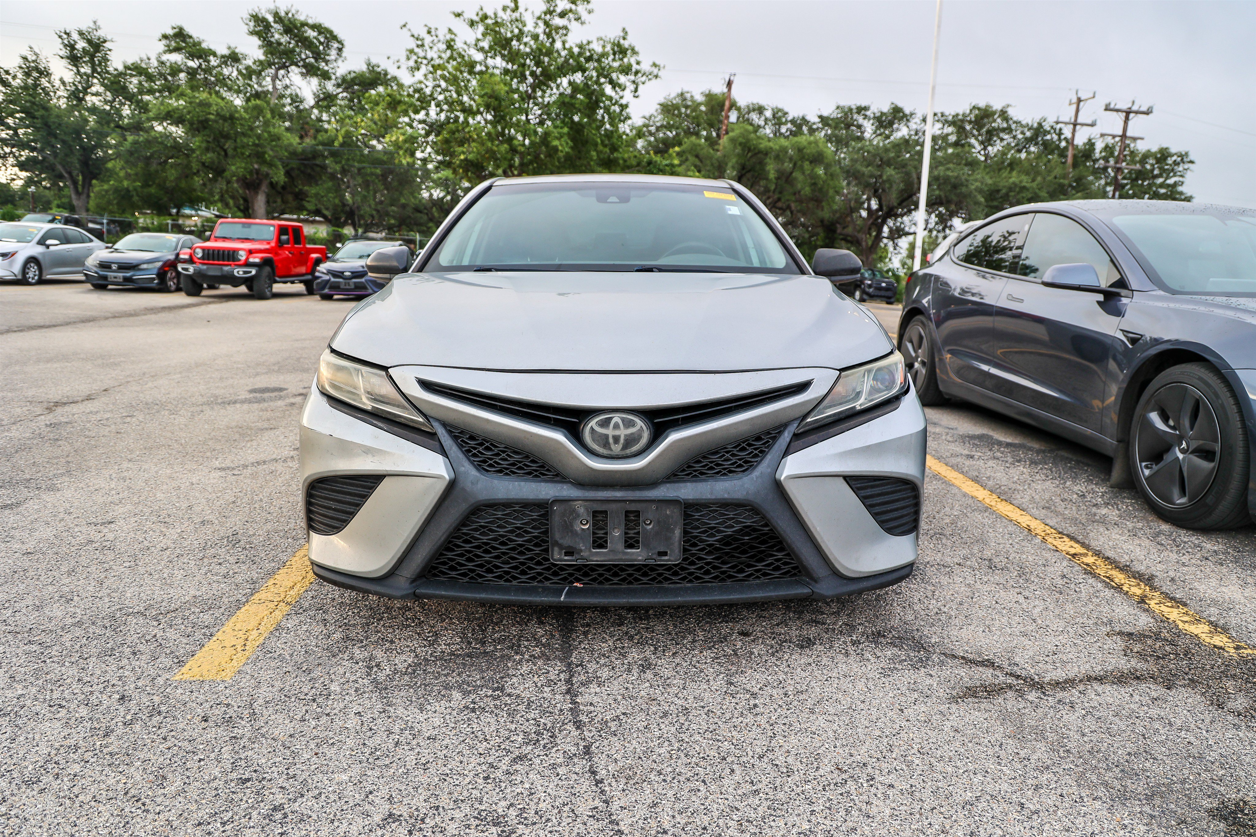 Used 2019 Silver Toyota SE image 3
