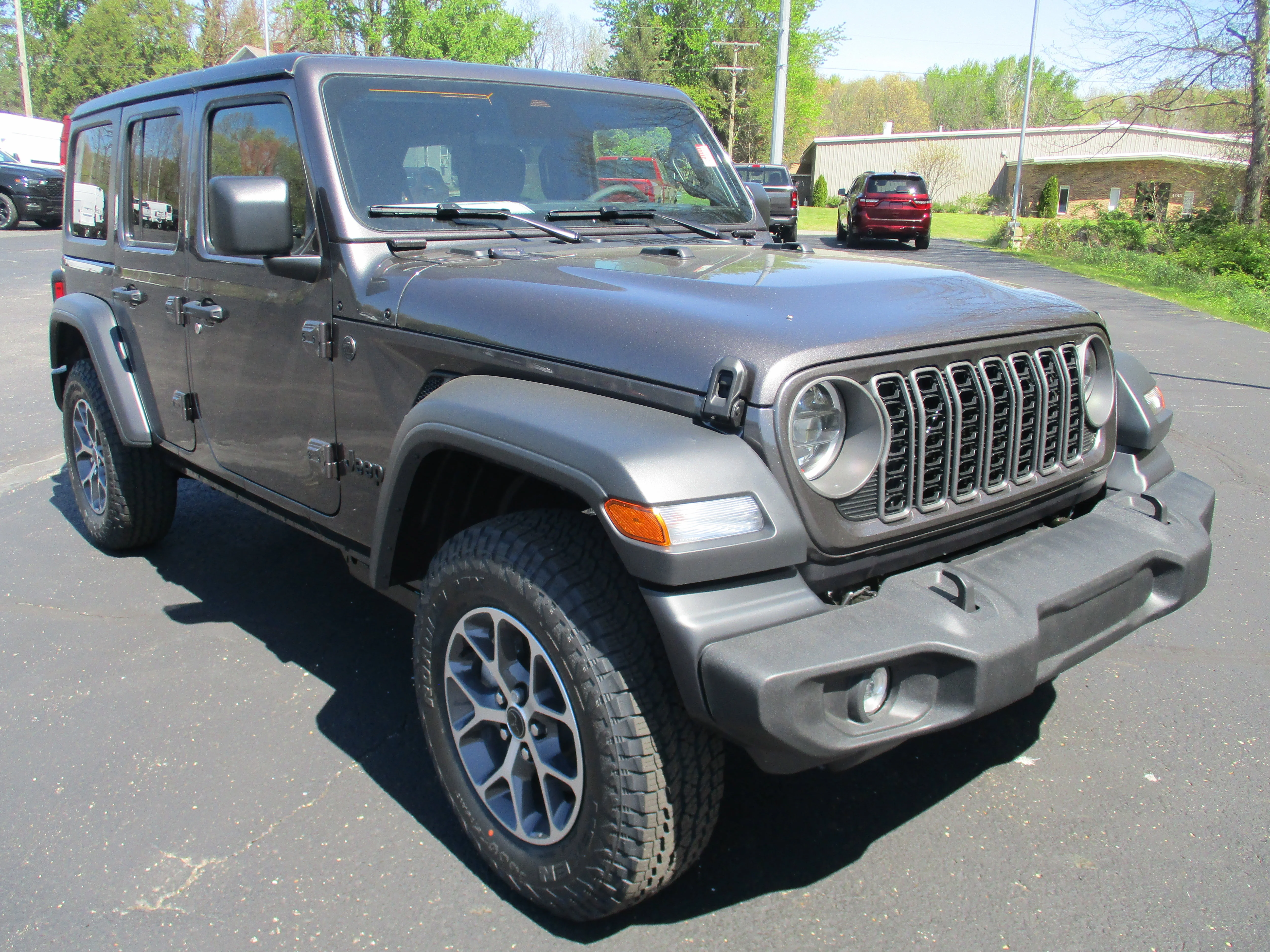 New 2026 Granite Crystal Metallic Clear-Coat Exterior Paint Jeep Sport S image 2