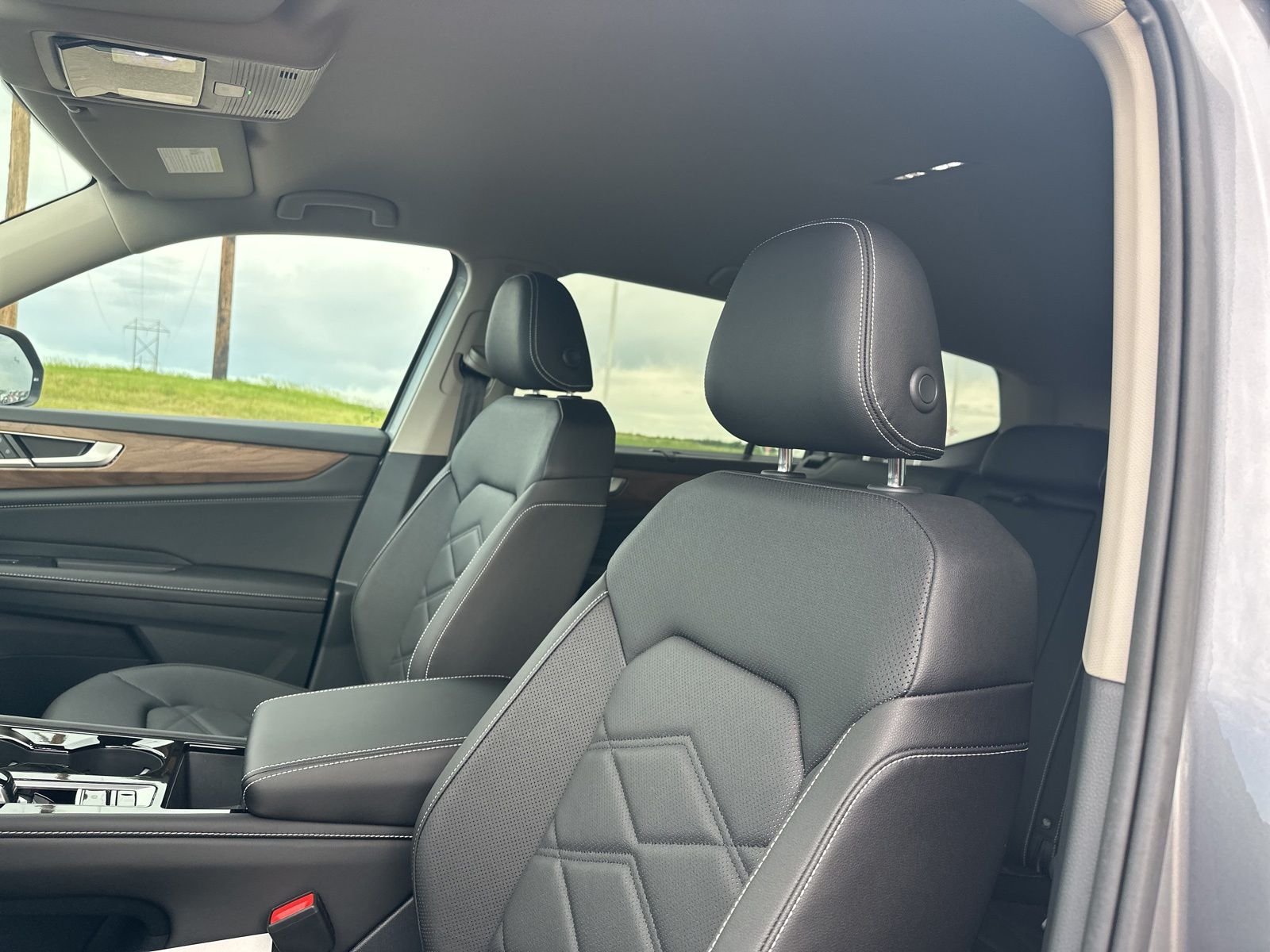 New 2026 Silver Volkswagen 2.0T SE w/Technology image 10