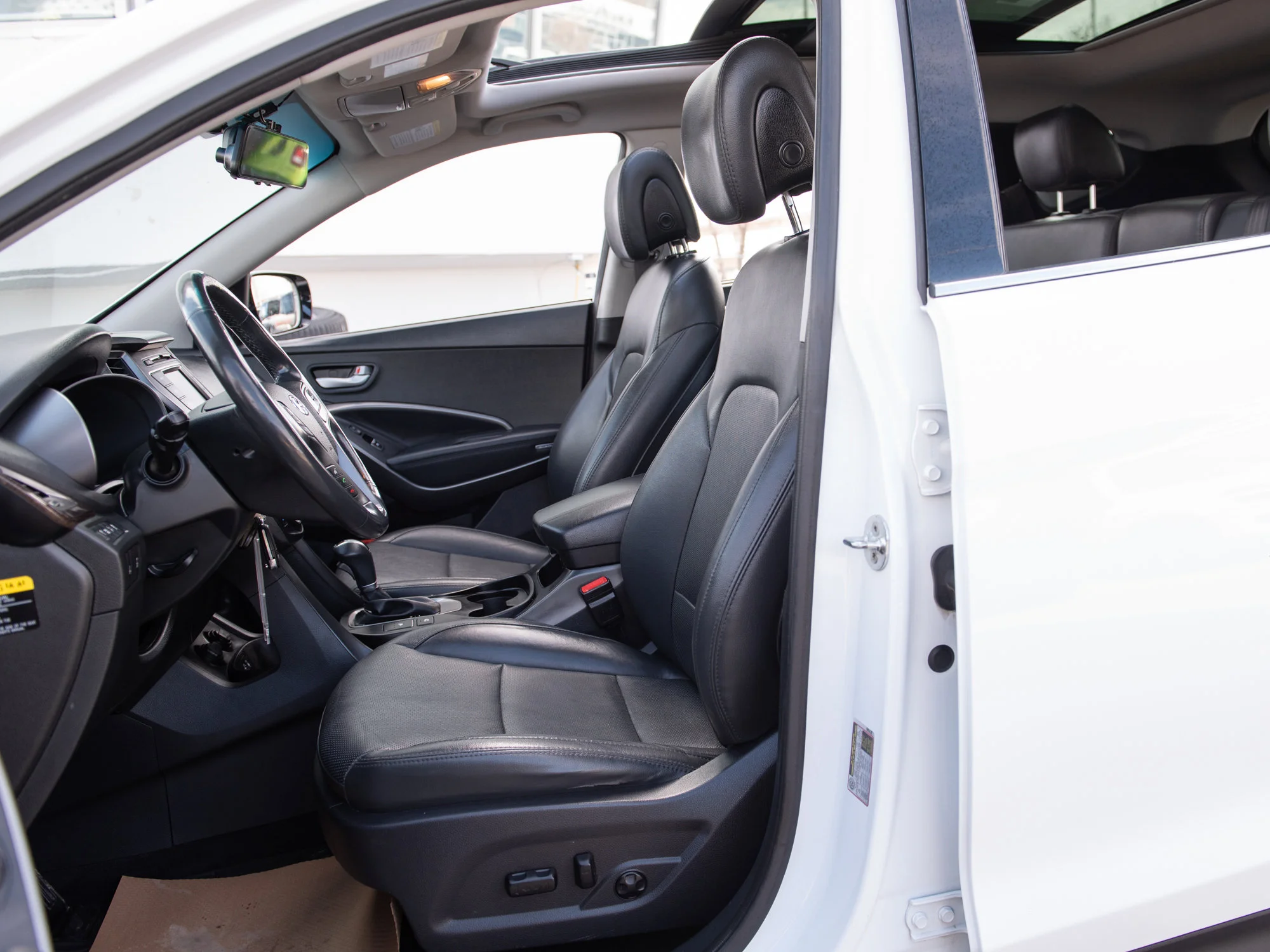 Used 2018 White Hyundai SE * One Owner | Heated Seats | Panoramic Sunroof | Backup Camera | Blind Spot Monitoring image 3
