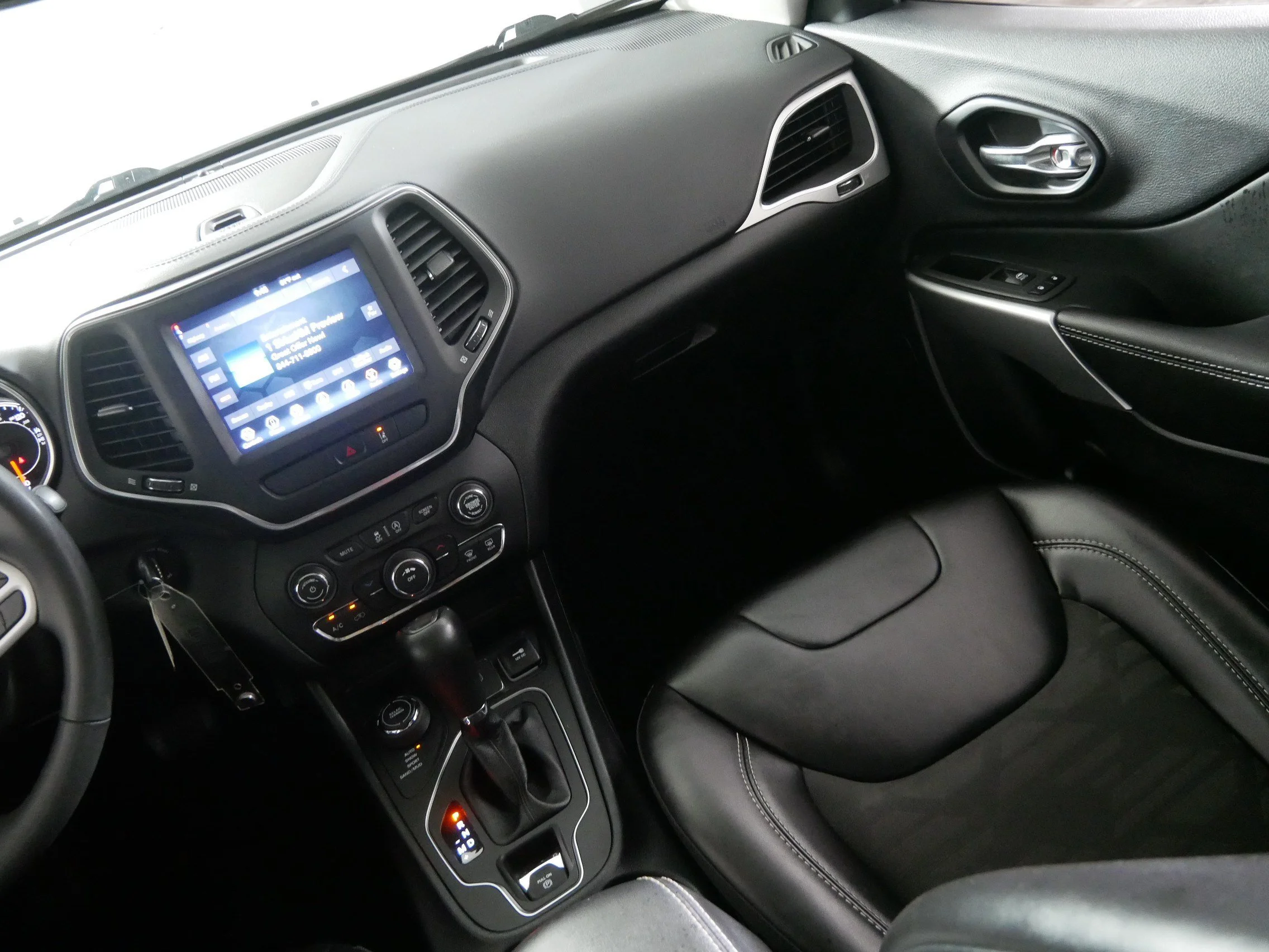 Used 2022 Bright White Clearcoat Jeep X image 11