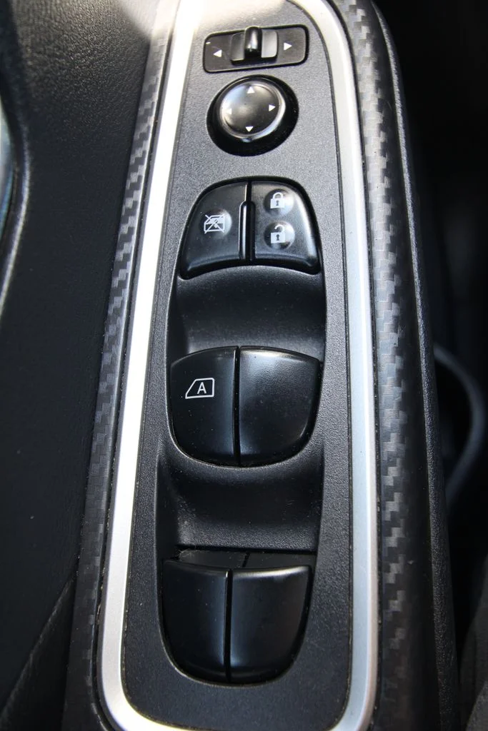 Used 2024 Silver Nissan 1.6 SR image 22