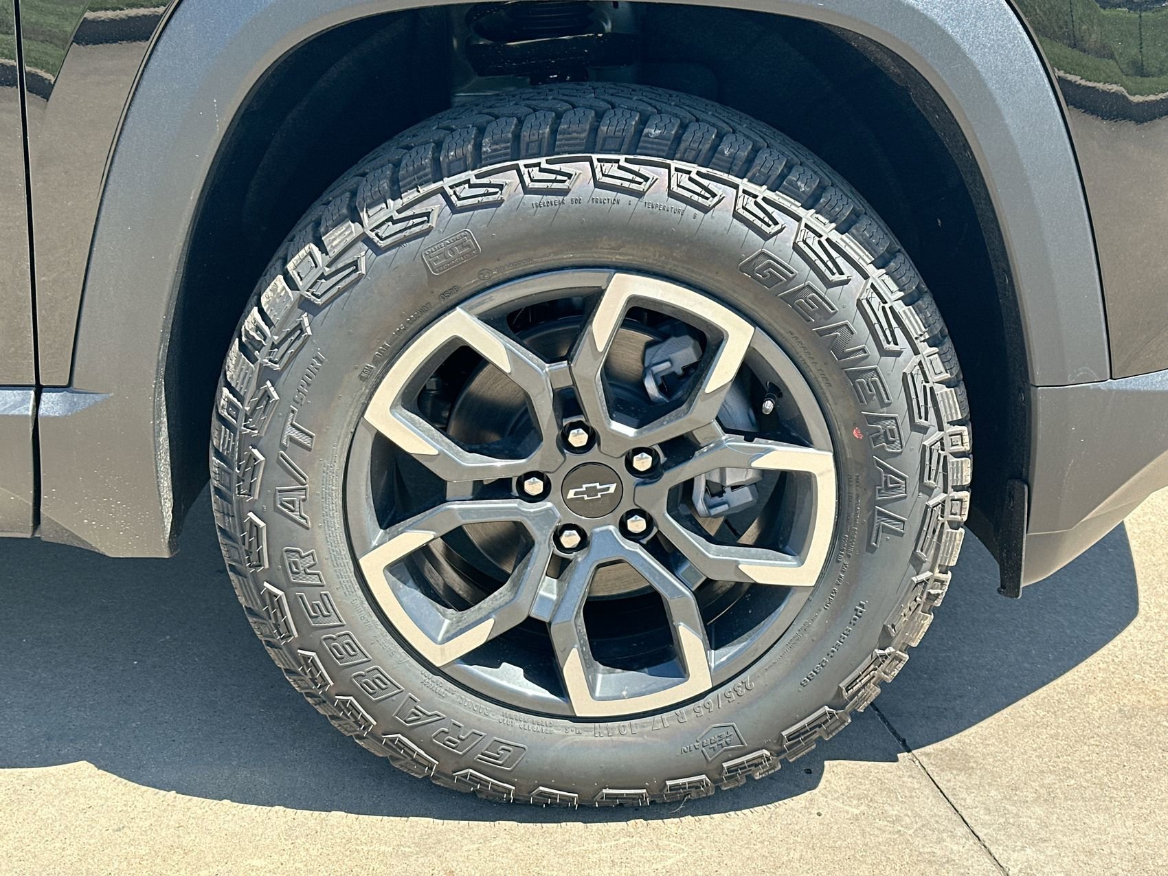 New 2026 Mosaic Black Metallic Chevrolet AWD ACTIV image 10