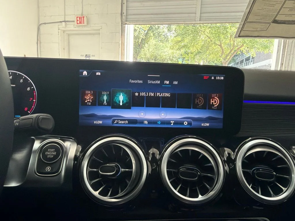 New 2026 White Mercedes-Benz GLB 250 image 32