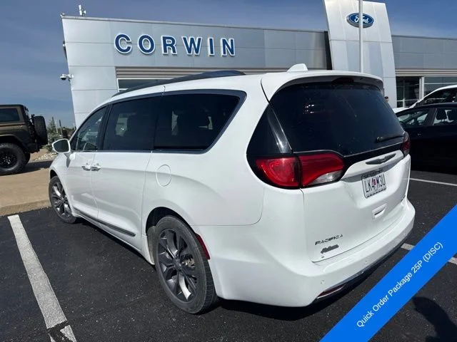 Used 2017 Bright White Clearcoat Chrysler Limited image 4