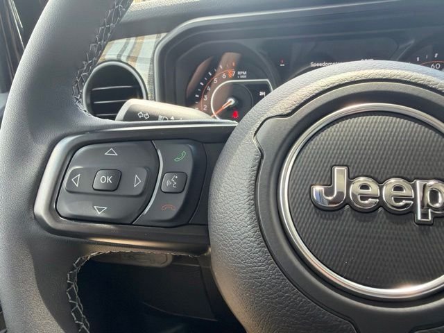 New 2026 Black Clear-Coat Exterior Paint Jeep 85th Anniversary Edition image 23