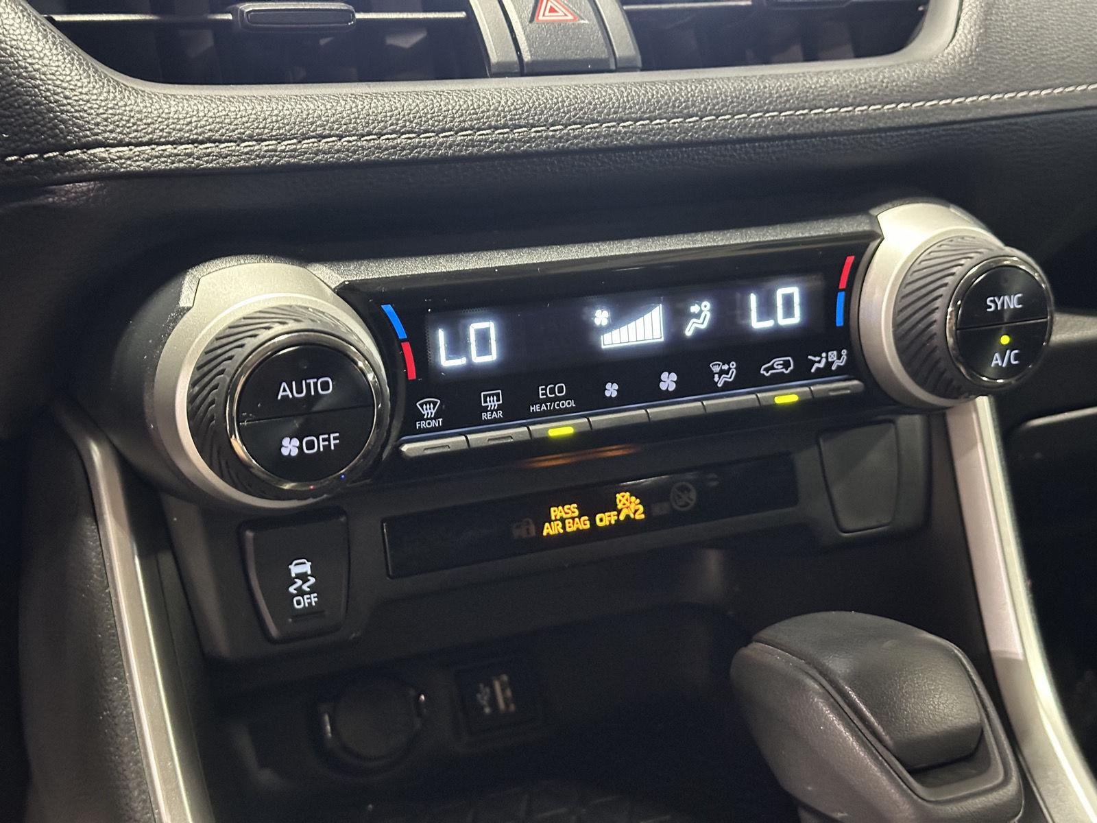 2024 Toyota RAV4 XLE - Photo 29