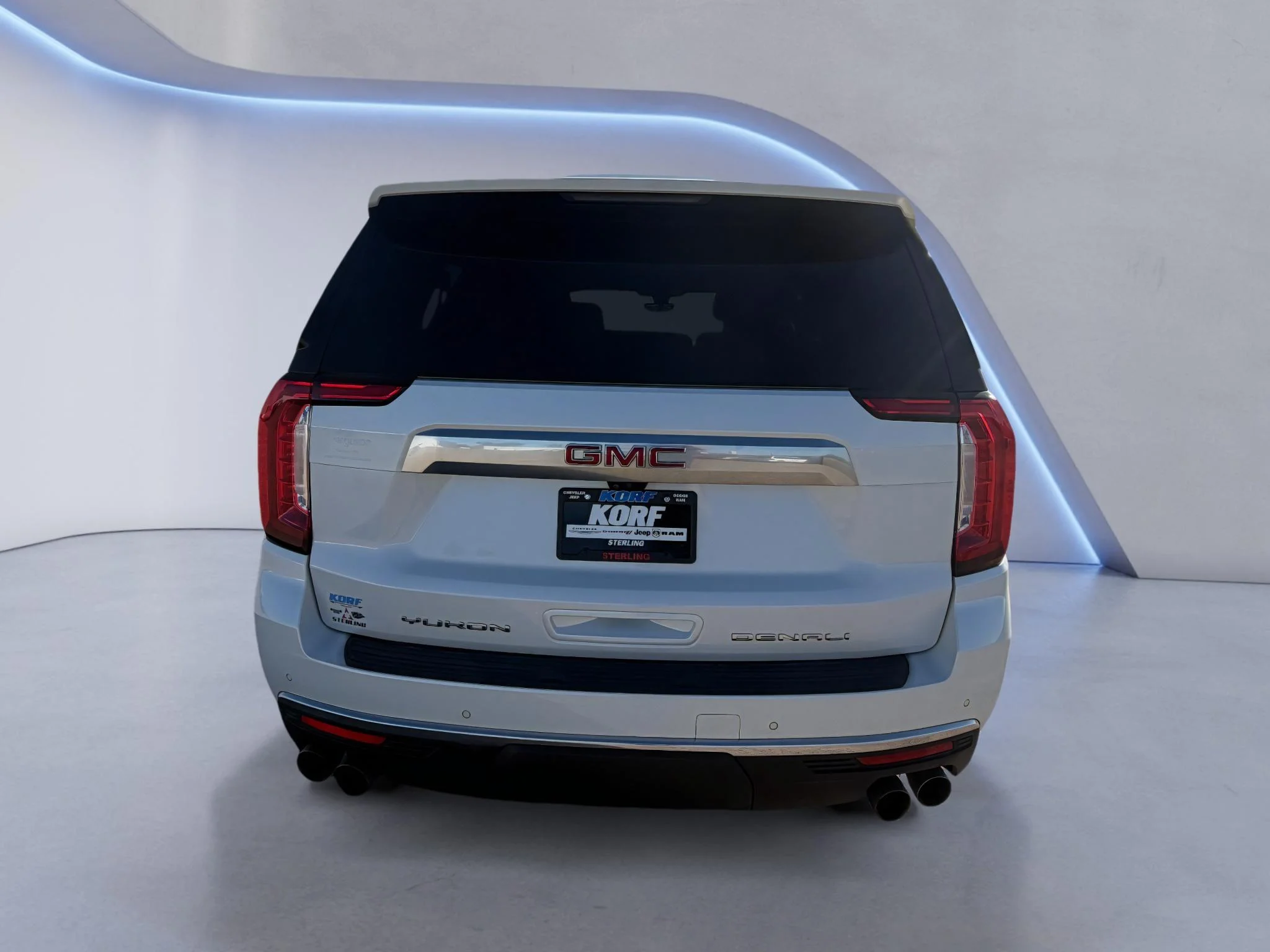 Used 2022 White Frost Tricoat GMC Denali image 6