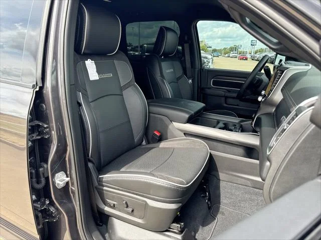New 2026 Granite Crystal Metallic Clear-Coat Exterior Paint RAM Laramie image 26