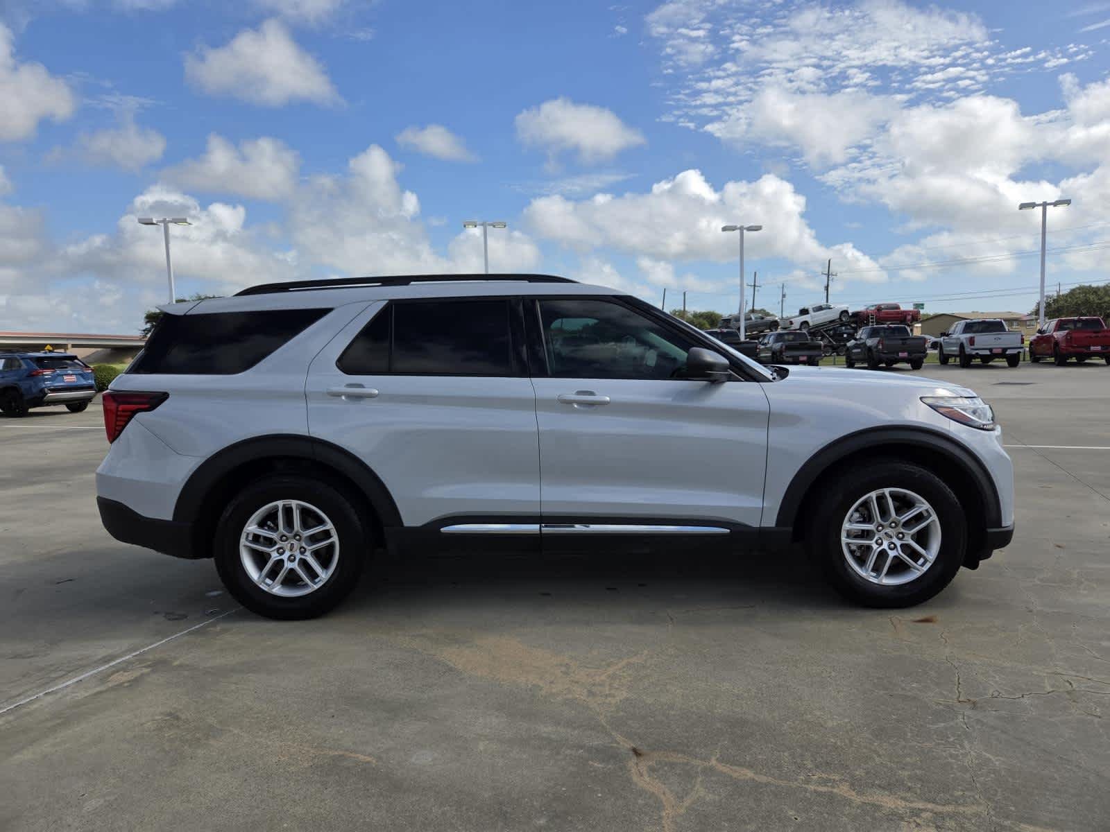 Used 2025 Space White Metallic Ford Active image 5