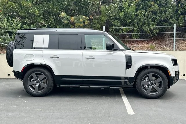 New 2026 Borasco Grey Land Rover X-Dynamic SE image 6