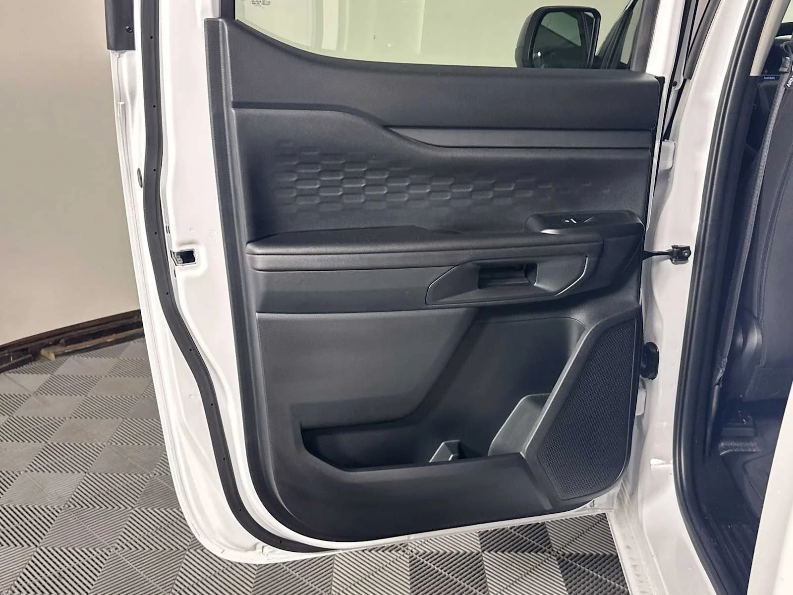 New 2025 Oxford White Ford XL image 26