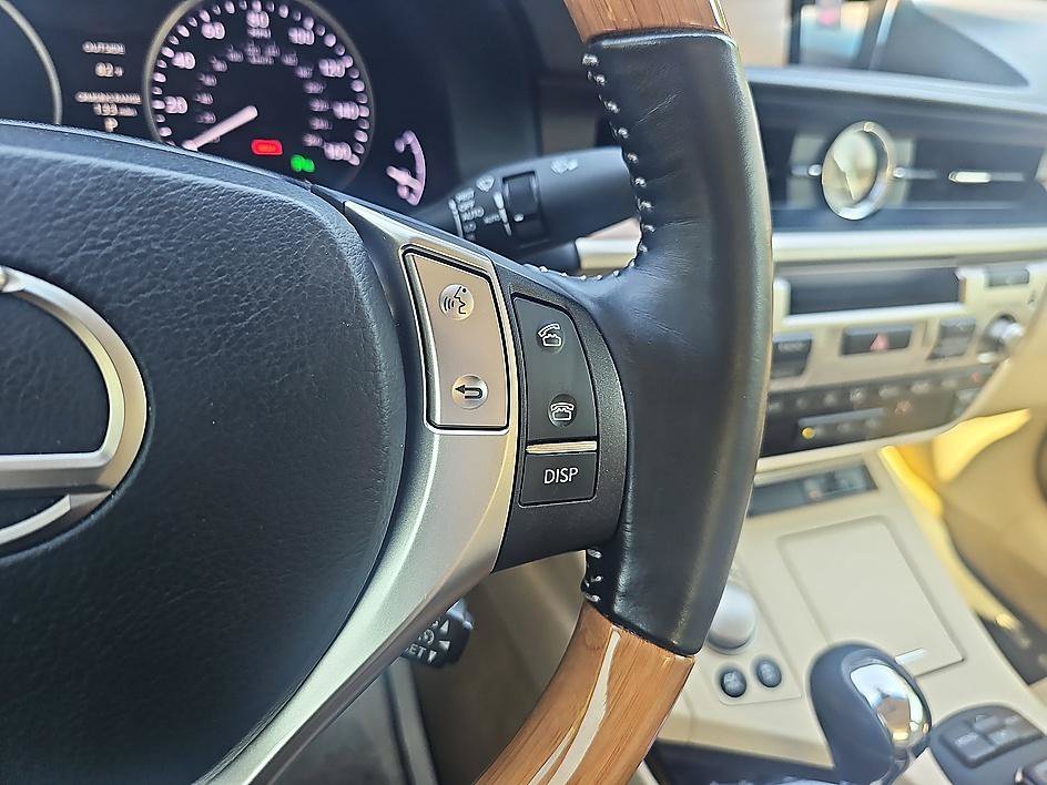 Used 2015 Starfire Pearl Lexus Hybrid image 22
