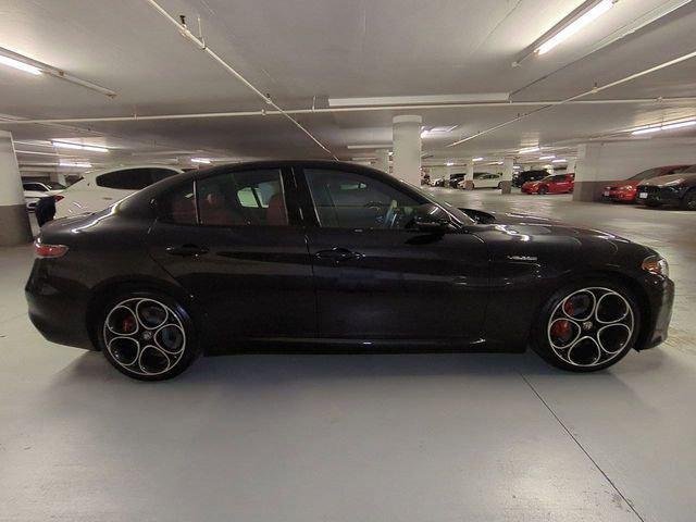 New 2025 Vulcano Black Metallic Exterior Paint Alfa Romeo  image 8
