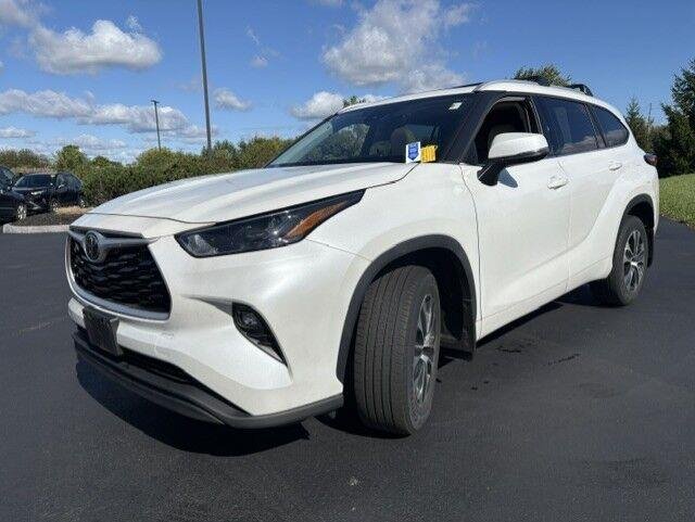 Used 2022 Wind Chill Pearl Toyota XLE image 6