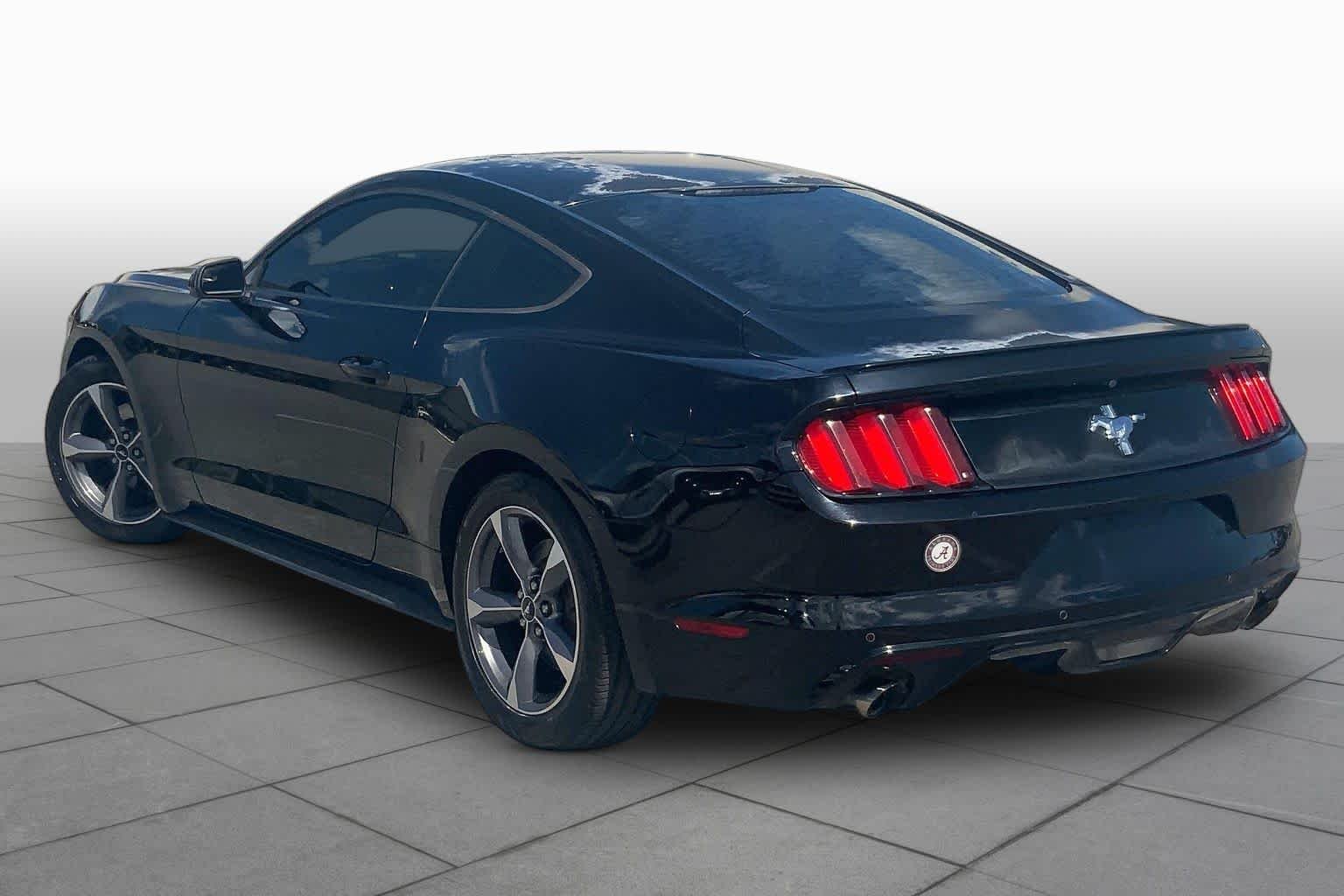 Used 2015 Black Ford V6 image 11