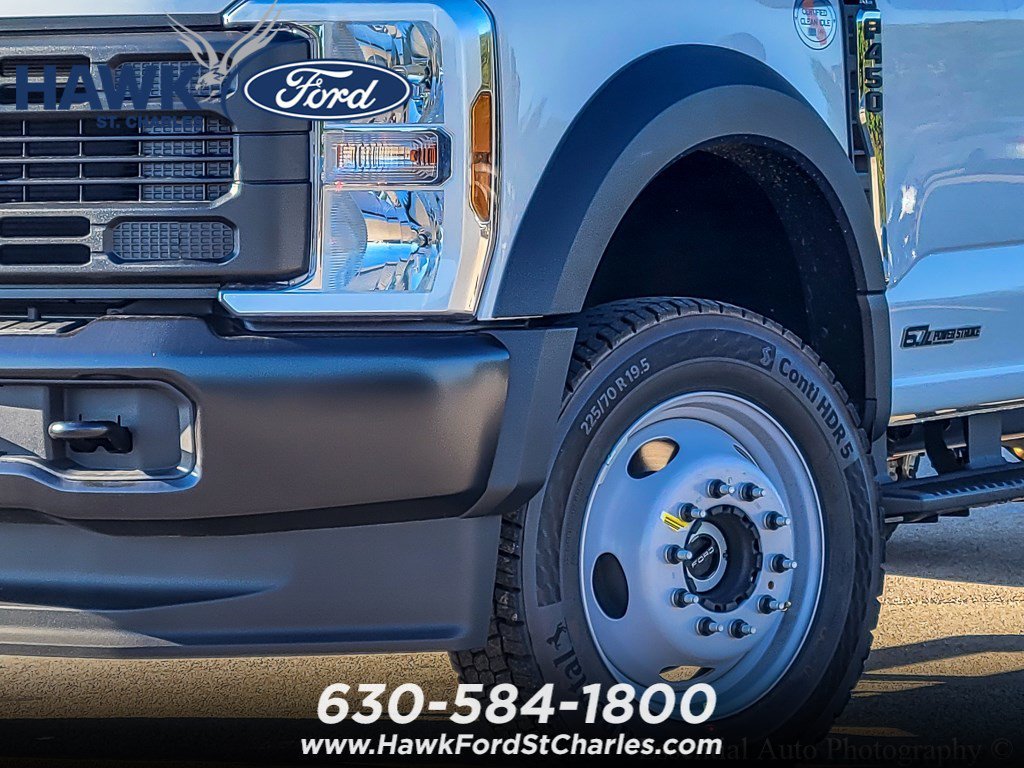 New 2026 Oxford White Ford F-450® XL image 3