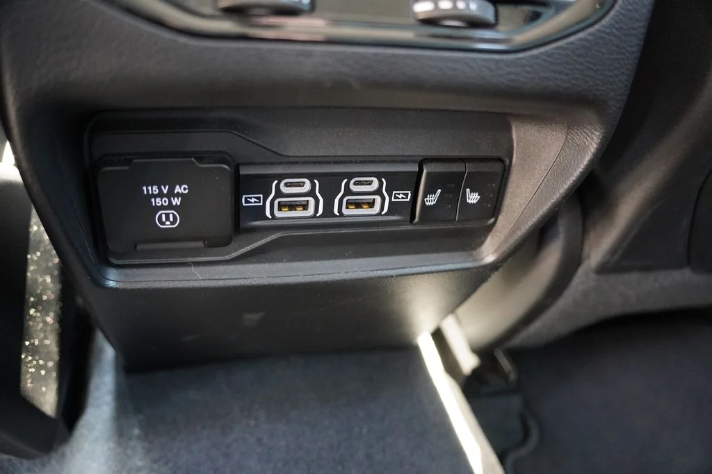 Used 2023 White Jeep Limited image 4