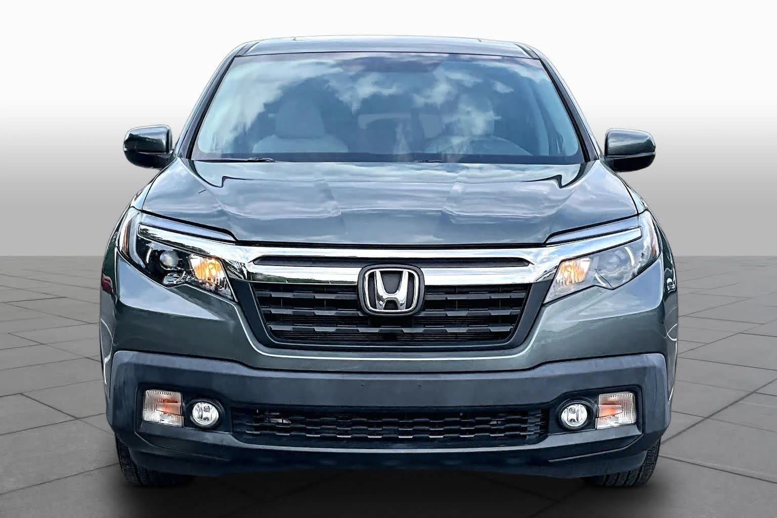 Used 2019 Forest Mist Metallic Honda RTL image 4