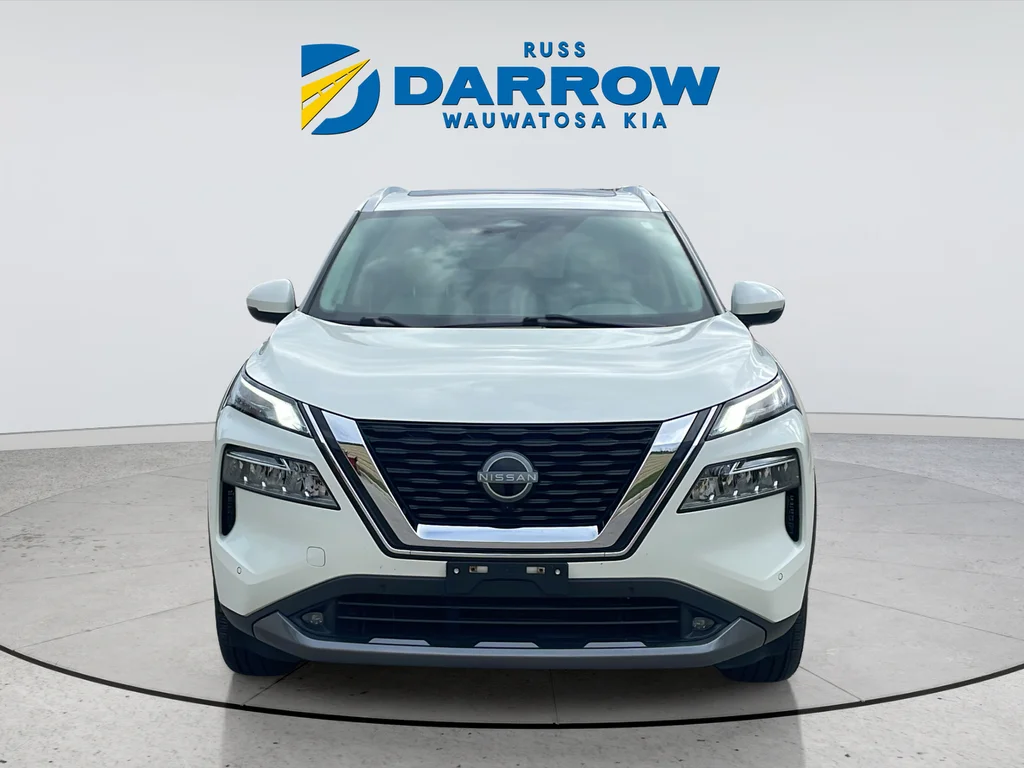 Used 2022 White Nissan SL image 8
