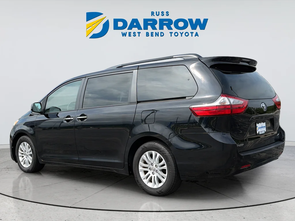 Used 2016 Black Toyota XLE image 3