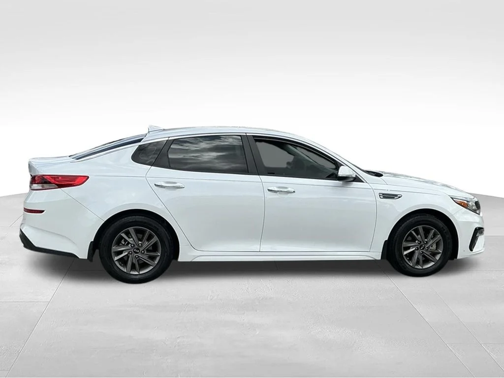 Used 2020 White Kia LX image 7