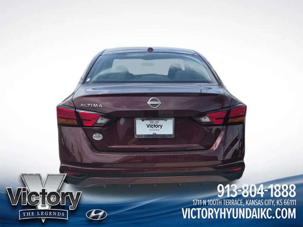 Used 2025 Red Nissan 2.5 SV image 4