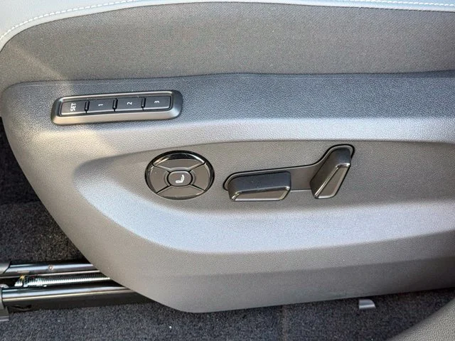 New 2027 Opal White Pearl Volkswagen 2.0T SEL image 11