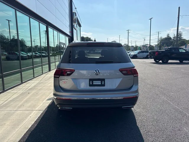Used 2021 Silver Volkswagen 2.0T SE image 4