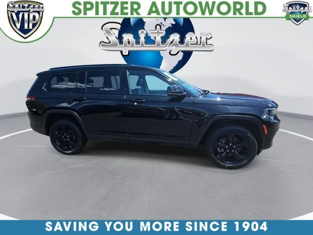 Used 2022 Black Jeep Altitude image 2