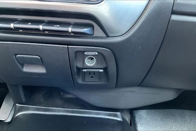Used 2018 White Chevrolet LT image 17
