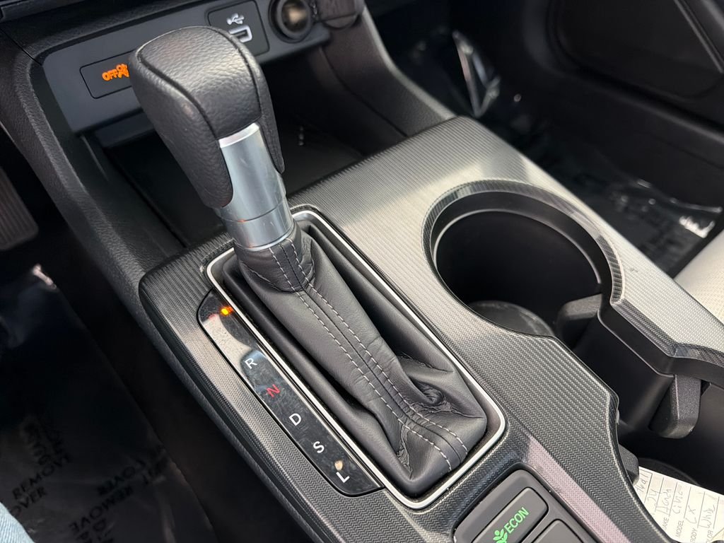 Used 2024  Honda LX image 20